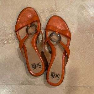 7-1/2 Sofft super comfy sandals